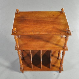 Antieke bijzettafels / Notenhouten muziektafeltje / canterbury ca. 1900 met gedraaide spijlen (No.312223)