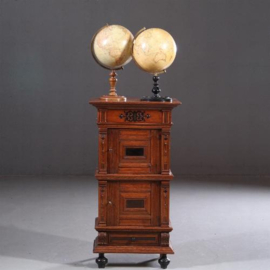 Antieke kast / klein Hollands tweedeurskastje met lade ca. 1870 geheel in 17e eeuwse traditie (No.641562)