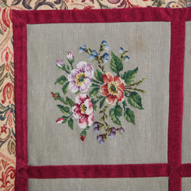 Wandkleed 6 verschillende carrés met bloemen in kader van floraal tapisserie (No.262105)