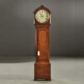 Antieke klokken / Staandhorloge / Halklok / Grandfather clock ronde wijzerplaat ca. 1825 (No.371735)