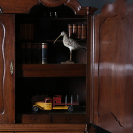 Kolossaal Kabinet  Hollands ca 1760 in warme kleur gepatineerd eikenhout [No.211111)
