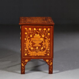 Antieke kasten / Kleine Hollandse barok commode 18e eeuw  4-zijdig rijkelijk van marqueterie voorzien  (No.662720)