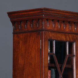Kleine mahonie break front met 8 deuren en 6 laden ca 1920 (No.422415)#