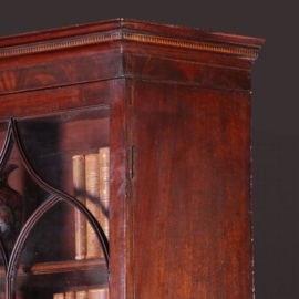 Antieke kast / Engelse boekenkast 1840 in mahonie  en fijn inlegwerk (No.641564)