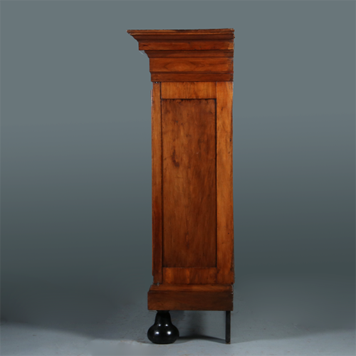 Grote pastoorskast ca 1700 in opvallend blonde kleur fraai patina (No.300205)
