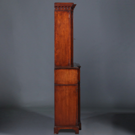 Kleine mahonie break front met 8 deuren en 6 laden ca 1920 (No.422415)#