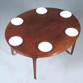 Coulissetafel met een inleg blad maar geschikt voor meedere inlegbladen [No.991910)