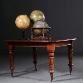 Lange Engelse eetkamertafel met 3 inlegbladen in mooie oude kleur [No.222905)