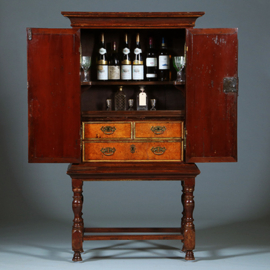 Hollands Koloniaal Tafelkastje ingericht als bar met brons beslag (No;391135)