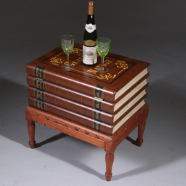 Als een "Victorian Faux Book Trunk" in het Nederlands Schijnboekenkistje  "Geheim Der Natuur" ca 1890 (No.222105)