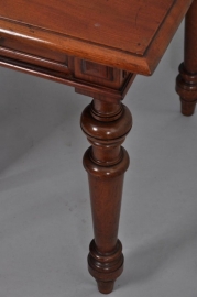 Antieke bureaus / Schrijftafel / bureau plat mahonie  ca. 1880 met 2 laden met centraal slot (No.482001)