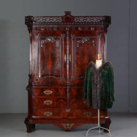 Antieke kast / Hollands Louis Seize / neoclassicistisch   garderobe kabinet met roede en haken ca. 1790 (No.680121)