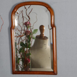 Antieke spiegels / Kleine Soester spiegel in notenhout  ca. 1800 met facet geslepen rand (No.520518)