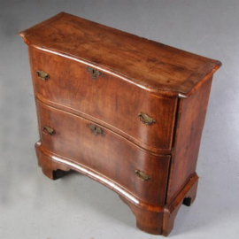 Antieke kast / Hollandse commode 18e eeuw notenhout, zeer ondiep model (No.671938)