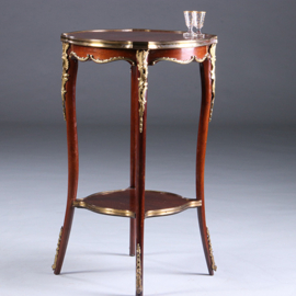 Franse lampetafel gueridon ca 1900 met geschulpt blad in mahonie met brons (No.222155)