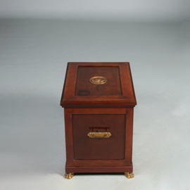 Wijnkoeler of cellarette in mahonie met brons verguld beslag Empire stijl door Pander en Zn ca 1900 (No.461520)