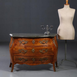 Antieke commode / Grote gebombeerde Commode ca 1770 notenhouten met brons beslag (No.780144)#