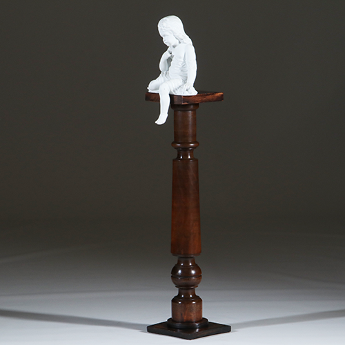 Strakke eenvoudige Piedestal of zuil ca 1900 in fraai doorleefde kleur (No.301825)
