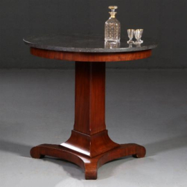 Antieke bijzettafels / Ronde vroeg biedermeier tafel ca. 1825 met Belgisch hardsteen (No.812122)