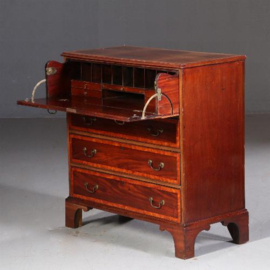 Antieke kasten / Kleine strakke commode met schrijfklep ca. 1820  in doorleefde kleur (No.661753)