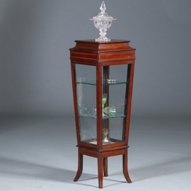 Elegante mahoniehouten Vitrinezuil met afsluitbaar deurtje  en inlegwerk (No.440530)#