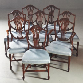 Antieke stoelen / Stel van 8 Engelse mahonie eetkamerstoelen ca. 1925 in lichtblauw velours (No.250437)