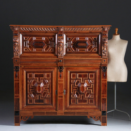 Museale 17e eeuwse Zeeuwse vierdeurskast zeer fijn beeldhouwwerk geweldige kleur ca. 1650  (No.991930)
