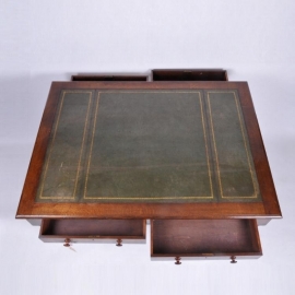 Antieke bureaus /Partner schrijftafel eiken met schrijfblad in goud gerand groen leer 1870 (No.480505)