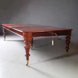 Smetteloze Lange tafel wind out table met slinger ca. 1850  tot 14 personen (No.831031)