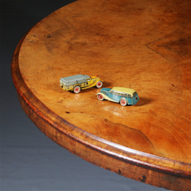 Ronde tilttop Victoriaanse eetkamertafel in wild noten ca 1860 (No.281415)