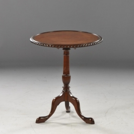 Antieke bijzettafels / wijntafels / Engelse tilt top table ca. 1880 met geschulpte rand - "pie crust"  (No.601436)