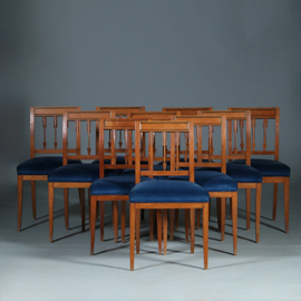 10 stoelen ca 1800 op sabelpoten en pijlen in de rug incl stof naar wens (No.252015)