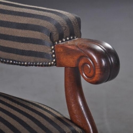 Antieke stoelen / Armstoel mahonie ca. 1865 met zwarte gestreepte bekleding (No.922543)