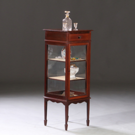 Vierkant display cabinet of vitrine met een kleine lade ca 1890 mahonie ingelegd (No.973115)