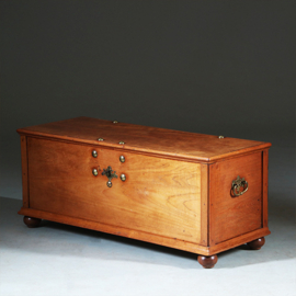 Kleine koloniale kist ca 1800 djatihout met bronzen beslag (No.280310)