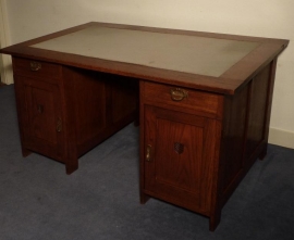 Antieke bureaus / Eikenhouten bureau ca. 1900. (No.78258)