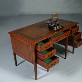 Antiek bureau met prachtig doorleefd leer en blonde ingelegde biezen ca 1875 (No.281435)