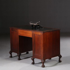 Antieke bureaus / Klein mahonie bureau Chippendale stijl ca. 1910 met donker leer en 9 laden (No.650360)