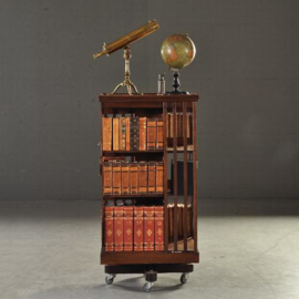 Antieke bijzettafels / Boekenmolen ca. 1900 hoog model met drie verdiepingen op nieuwe wieltjes (No.142123)