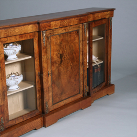 Engelse Credenza in noten met inlegwerk en brons ca 1860 (No.391115)