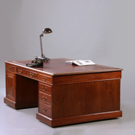 Zeer groot formaat partnerbureau ca 1880 met rood leer ingelegd (No.211785)