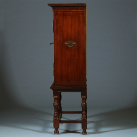 Hollands Koloniaal Tafelkastje ingericht als bar met brons beslag (No;391135)