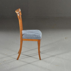 Antieke stoelen / Stel van 10 Hollandse mahonie eetkamerstoelen 2 met armleuningen ca. 1820 blauw gestoffeerd (No.532116)