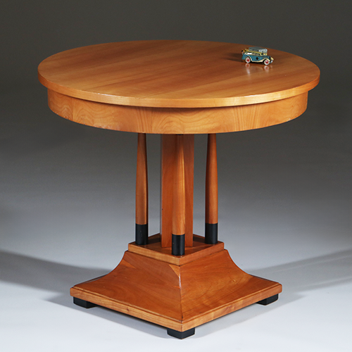 Art Deco Salontafel in blond kersen met zwart gelakte details ca 1915 (No.301810)