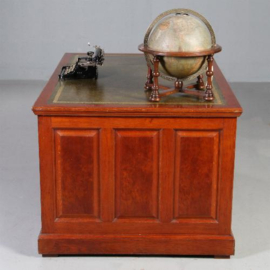Antieke bureaus / Bureau met groen leer en dichte achterzijde ca. 1875 in eiken met worteleik (No.781993)