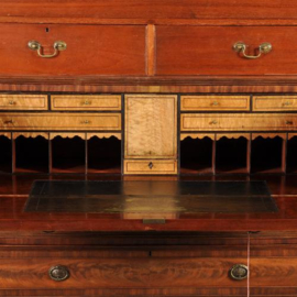 Antieke kast / kapitaal Schrijfkabinet of "Buro Bookcase" met magnefiek interieur ca. 1815 in mahonie met ahorn (No.241556)