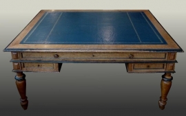 Antieke bureaus /  Schrijftafel notenhout met blauw leer ca. 1870 (No.78292)