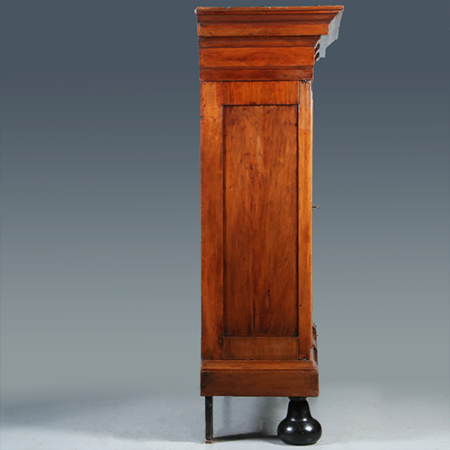 Grote pastoorskast ca 1700 in opvallend blonde kleur fraai patina (No.300205)