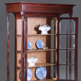 Salonmeubel Vitrinekast of Display cabinet, vermoedelijk van of omgeving Van Den Bosch en Berlage (No.270705)
