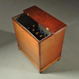 Antiek varia / cellaret of wijnkist ca. 1870 in mahonie met zinken binnenbak (No.989965).
